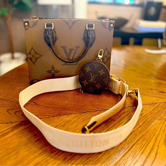 Louis Vuitton Onthego PM Reverse Monogram - Picture 1 of 15